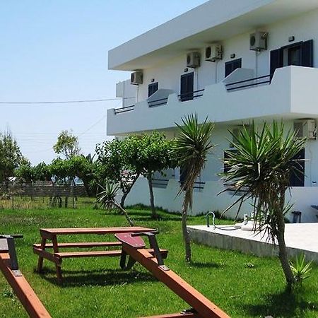 Flisvos Apartments Frangocastelo Екстер'єр фото